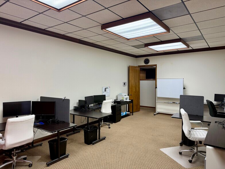 More Photos Of 1881-1893 Knoll Dr, Ventura Office For Sale