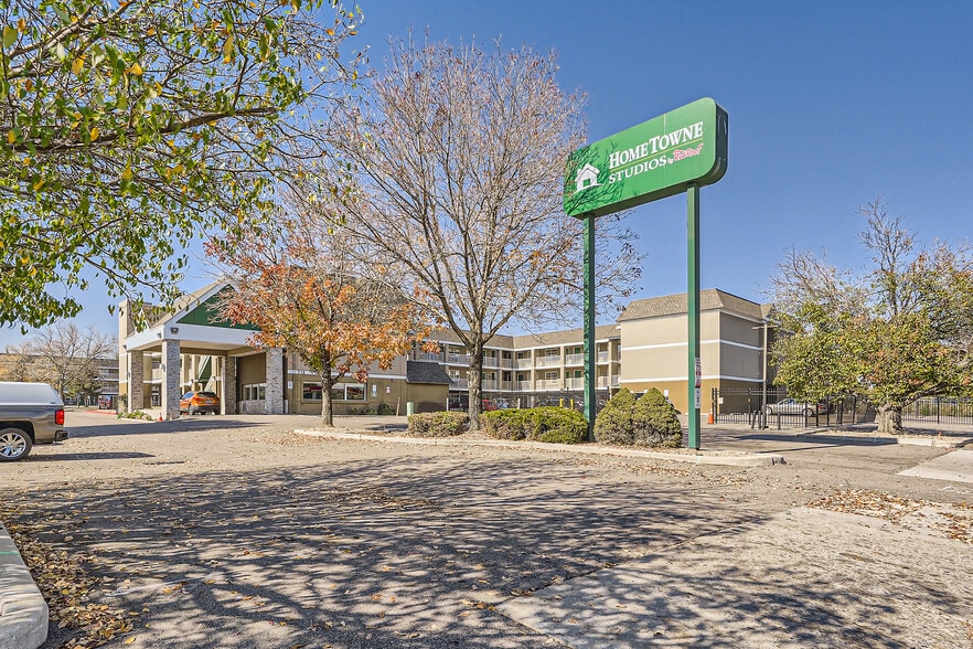 More Photos Of 715 Kipling St, Lakewood Hotel For Sale