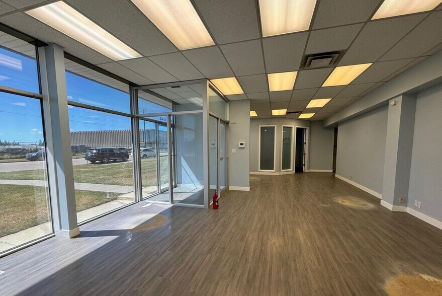 More Photos Of 14640 115th Ave NW, Edmonton Showroom For Sale
