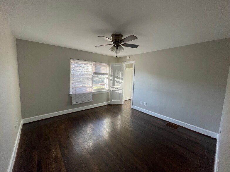 More Photos Of 2745 Orange Ave NE, Roanoke Office For Sale