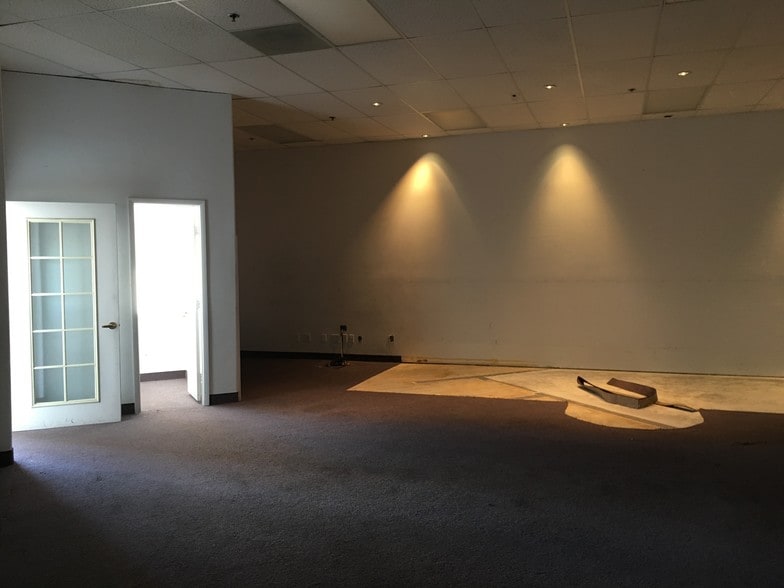 More Photos Of 450-490 S Buffalo Dr, Las Vegas Unknown For Lease