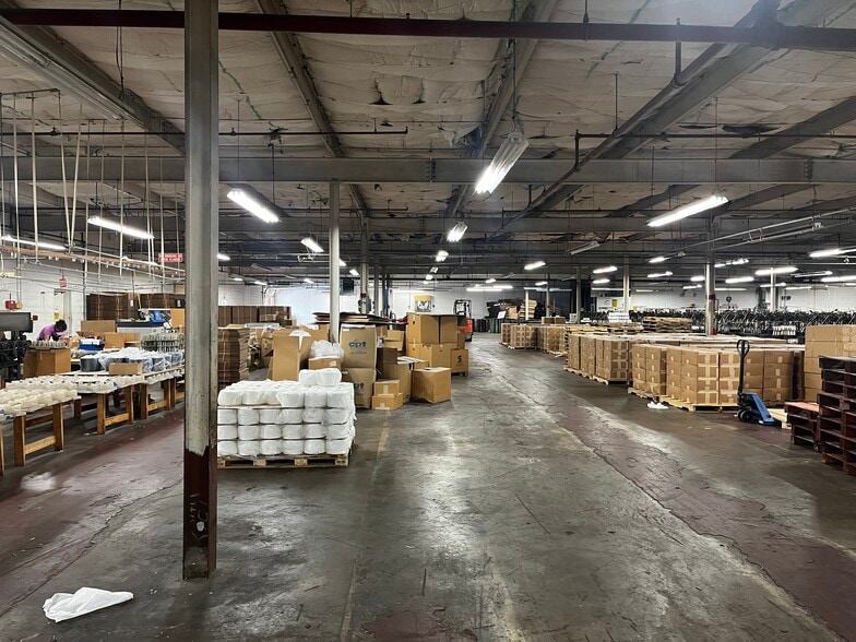 More Photos Of 1495 N Main St, Hendersonville Industrial For Lease