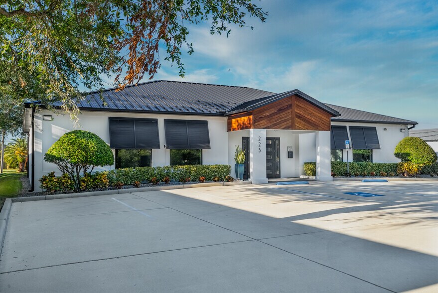Primary Photo Of 223 N Causeway, New Smyrna Beach Medical For Sale