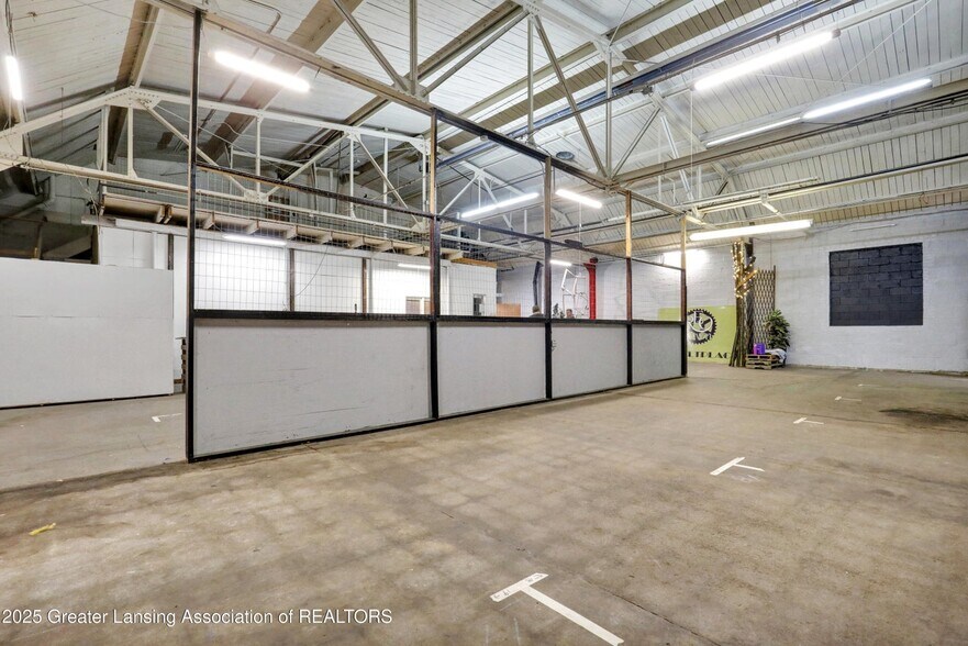 More Photos Of 1023-1027 S Washington Ave, Lansing General Retail For Sale