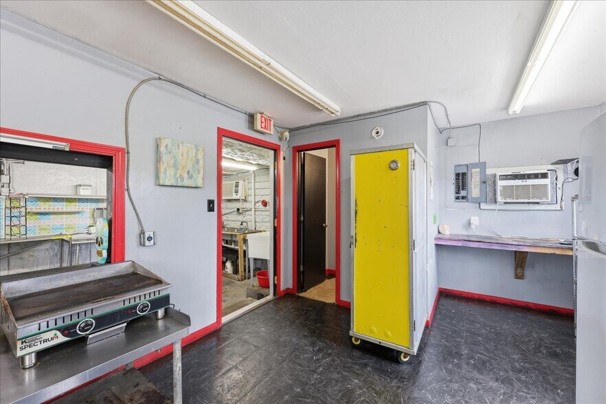 More Photos Of 5720 16th St, Orange Flex For Sale
