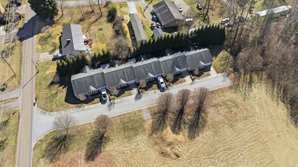 More Photos Of 520 Baird Cove Rd, Franklin Apartments For Sale