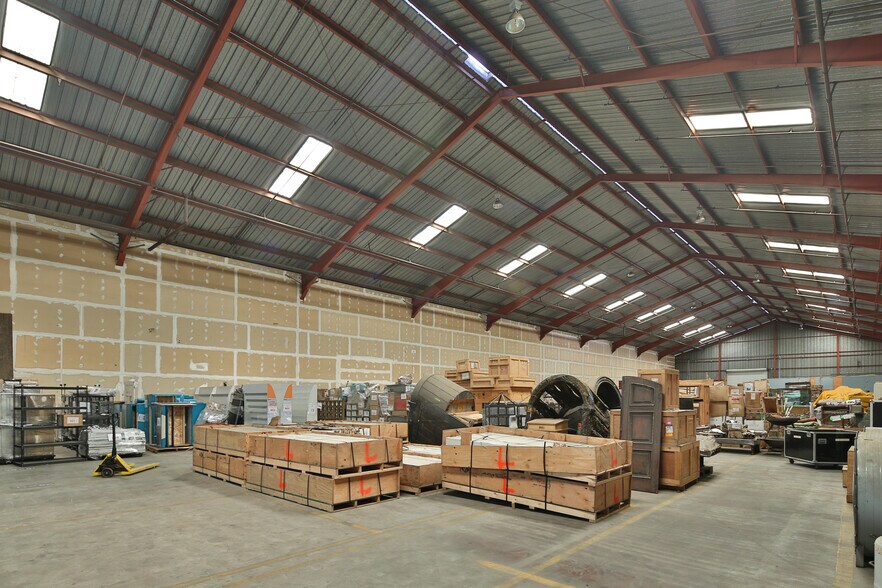 More Photos Of 25750 Springbrook Ave, Santa Clarita Warehouse For Lease