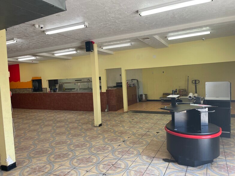 More Photos Of 1006 12th St, Hempstead Restaurant For Lease