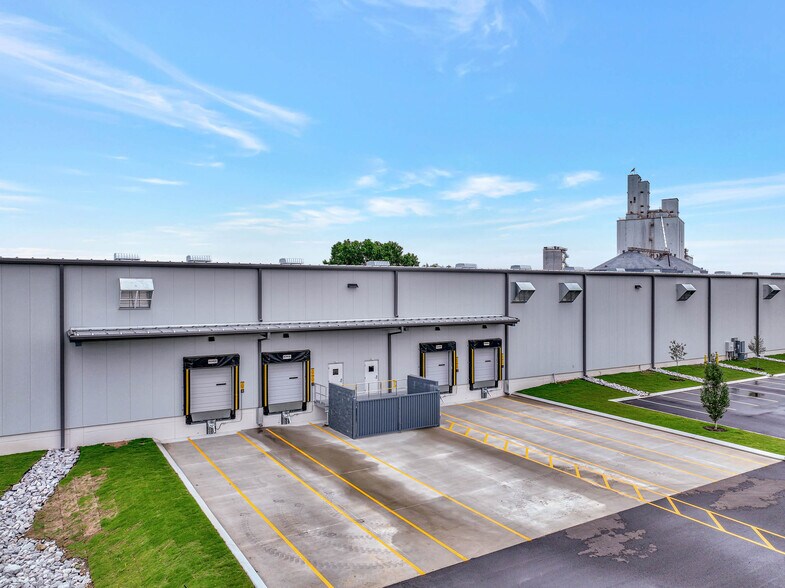 More Photos Of 2685 Riverport Rd, Chattanooga Industrial For Sale