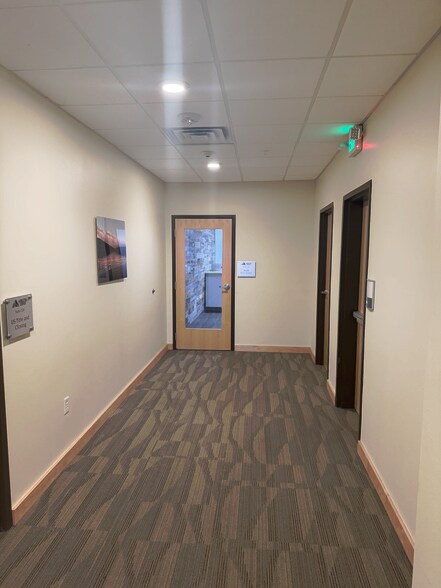 More Photos Of 1818 Parmenter St, Middleton Office For Lease