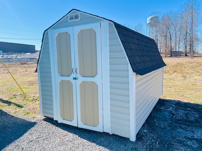 More Photos Of 128 Airport Rd, Jamestown General Retail For Sale