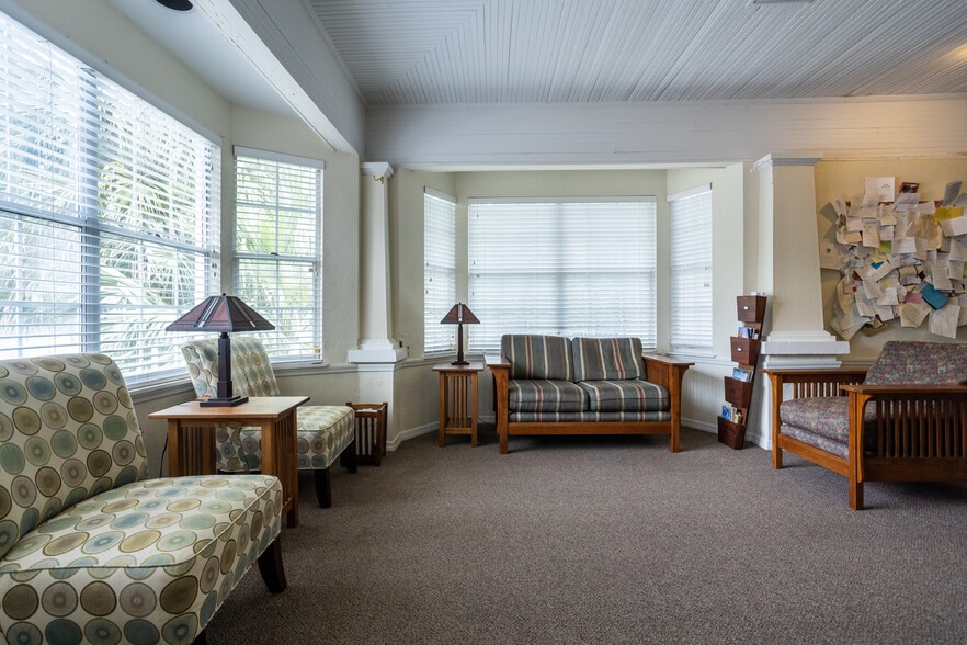 More Photos Of 1013 SW 2nd Ave, Gainesville Office For Sale