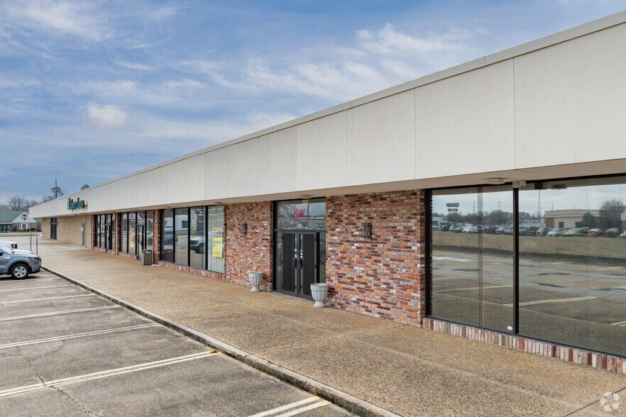 More Photos Of 1355 Louisville Ave, Monroe Office For Sale