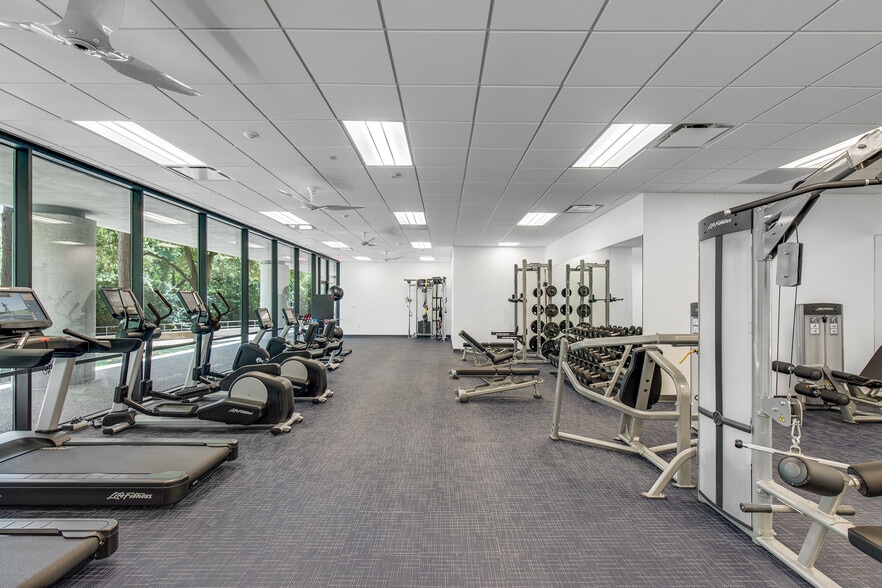 More Photos Of 13501 Katy Fwy, Houston Office For Lease