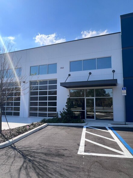 More Photos Of 8340 Southpark Cir, Orlando Flex For Lease
