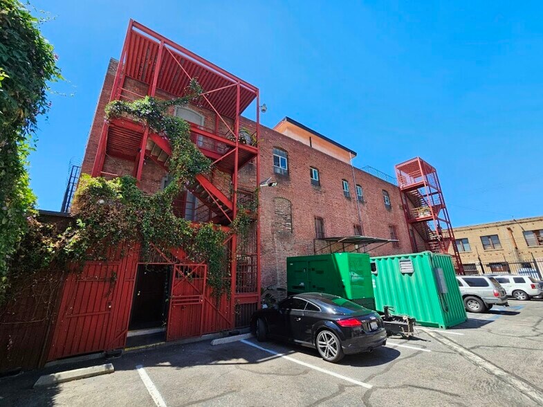 More Photos Of 718 Gladys Ave, Los Angeles Warehouse For Lease