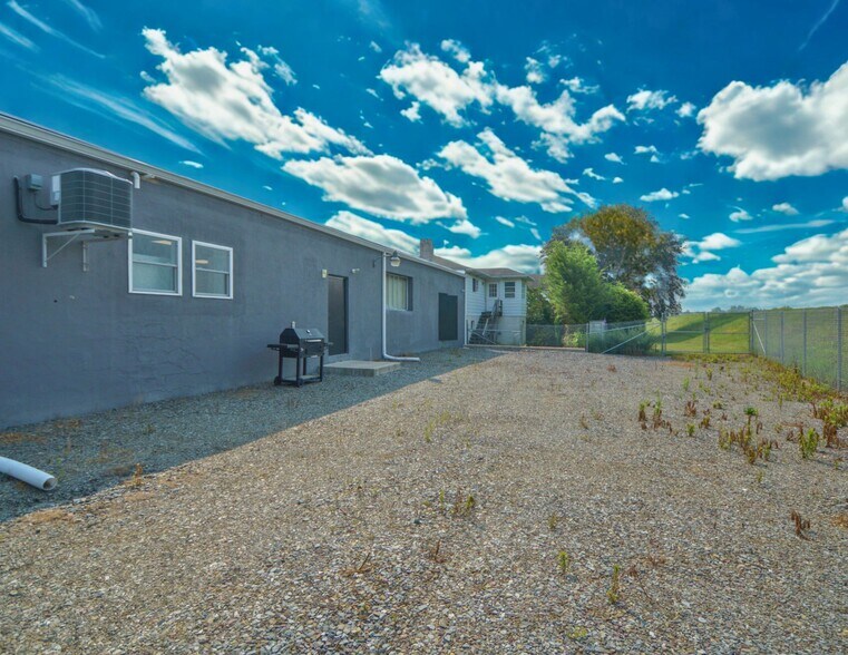 More Photos Of 414 Union St, Luzerne Freestanding For Lease