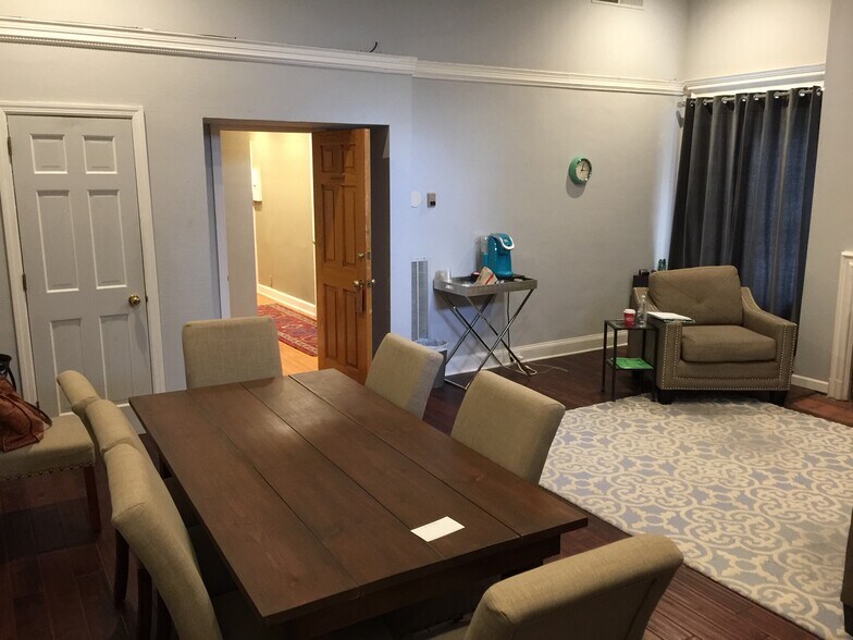 More Photos Of 110 S 20th St, Philadelphia Office For Sale