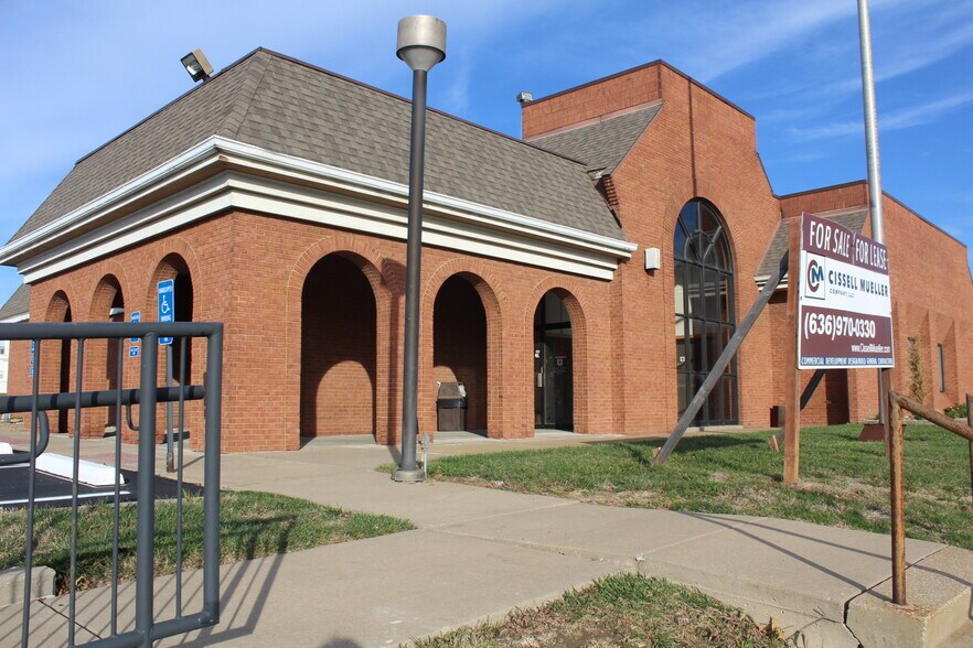 More Photos Of 311 S Main St, O'Fallon Office For Sale