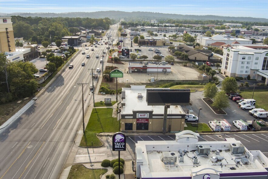 More Photos Of 7308 Shallowford Rd, Chattanooga Storefront Retail Office For Lease