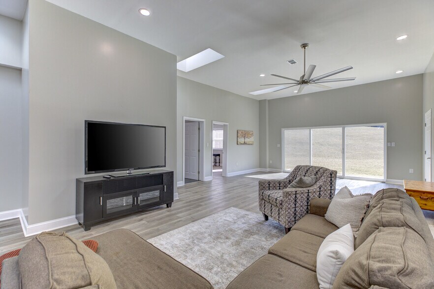 More Photos Of 1565 Seven Fountains Rd, Fort Valley Specialty For Sale