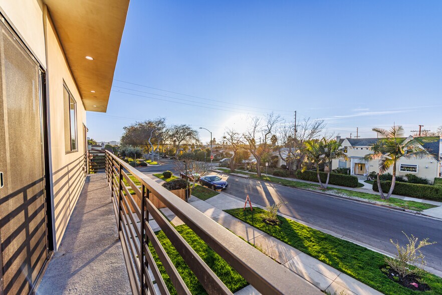 More Photos Of 1656 S Hayworth Ave, Los Angeles Multifamily For Sale