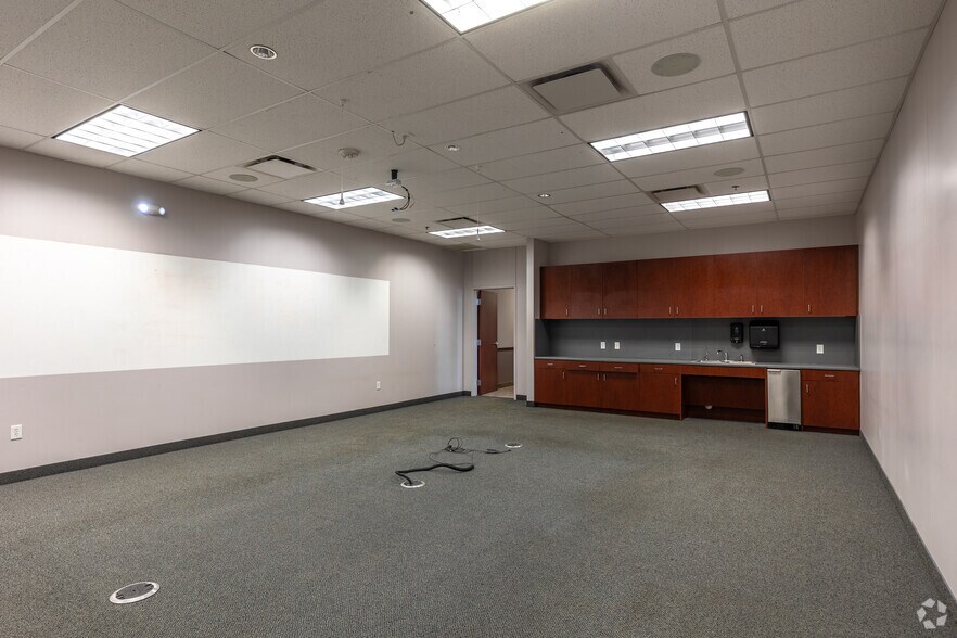 More Photos Of 8620 TX-191, Odessa Warehouse For Sale
