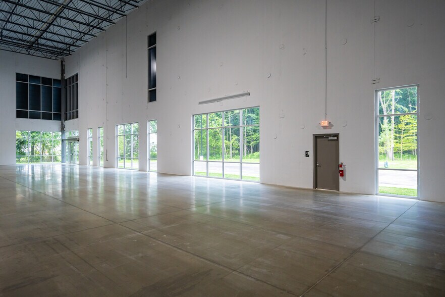 More Photos Of 8200 Smith's Mill Rd, New Albany Distribution For Lease