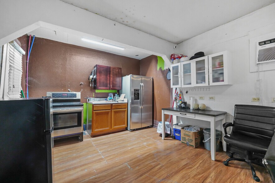 More Photos Of 611 Fredericksburg Rd, San Antonio Freestanding For Sale