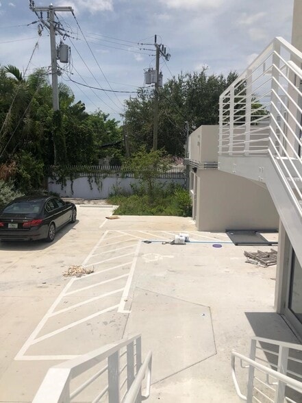 More Photos Of 7111 Biscayne Blvd, Miami Freestanding For Sale