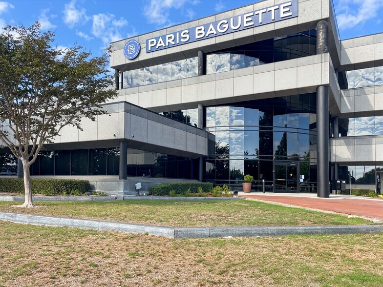 More Photos Of 3330 Harbor Blvd, Costa Mesa Coworking Space