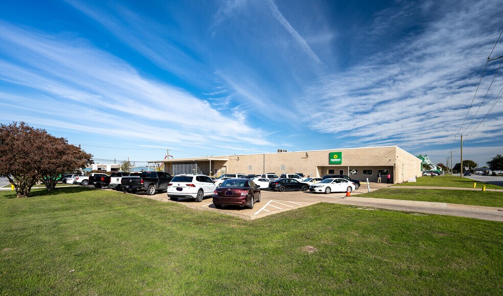 More Photos Of 3701 Dalworth St, Arlington Warehouse For Lease