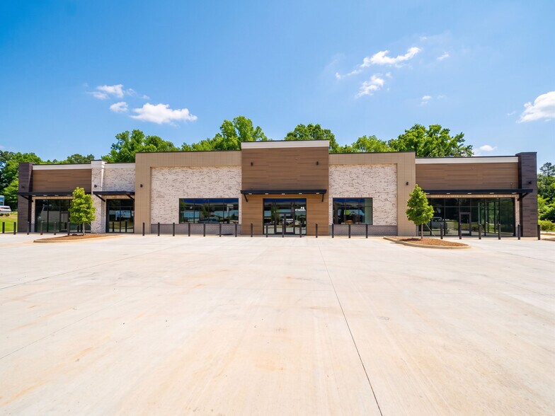 More Photos Of 811 S Marietta Pky SE, Marietta Service Station For Lease