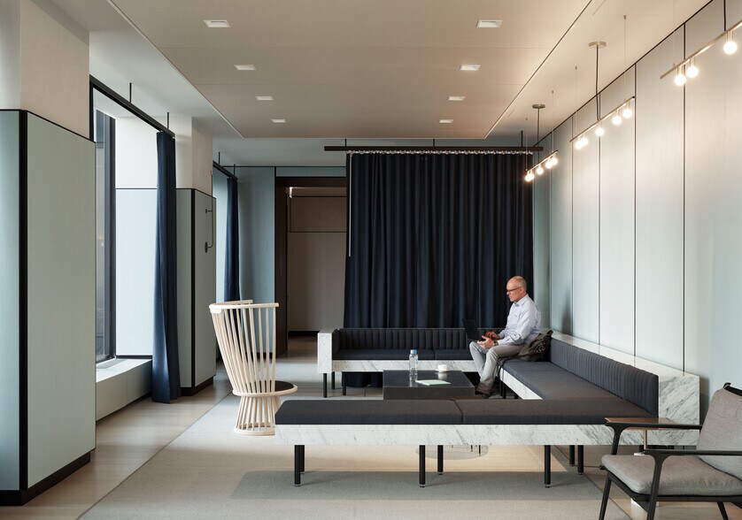 More Photos Of 233 S Wacker Dr, Chicago Coworking Space