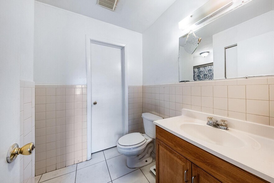 More Photos Of 2221 NW 58th Ave, Lauderhill Apartments For Sale