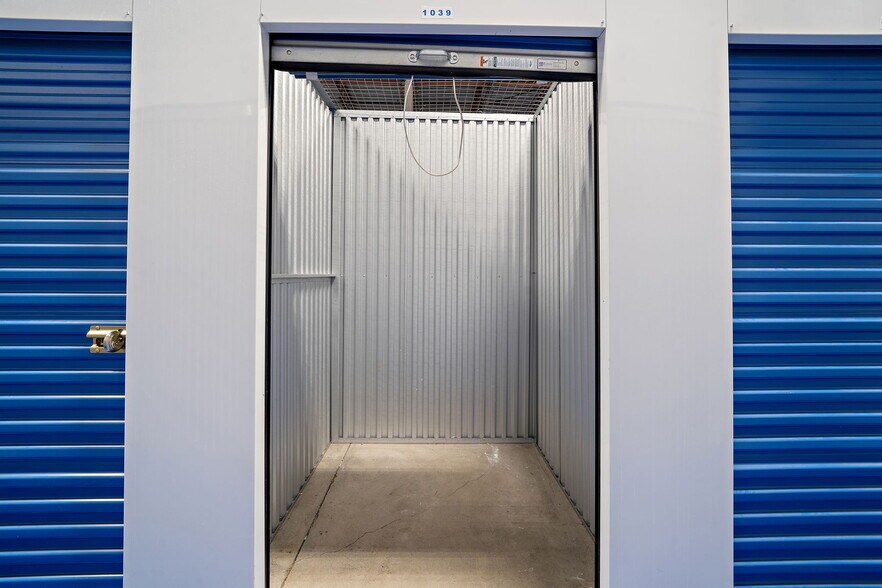 More Photos Of 403-409 Rue Saint-Roch, Montréal Warehouse For Lease