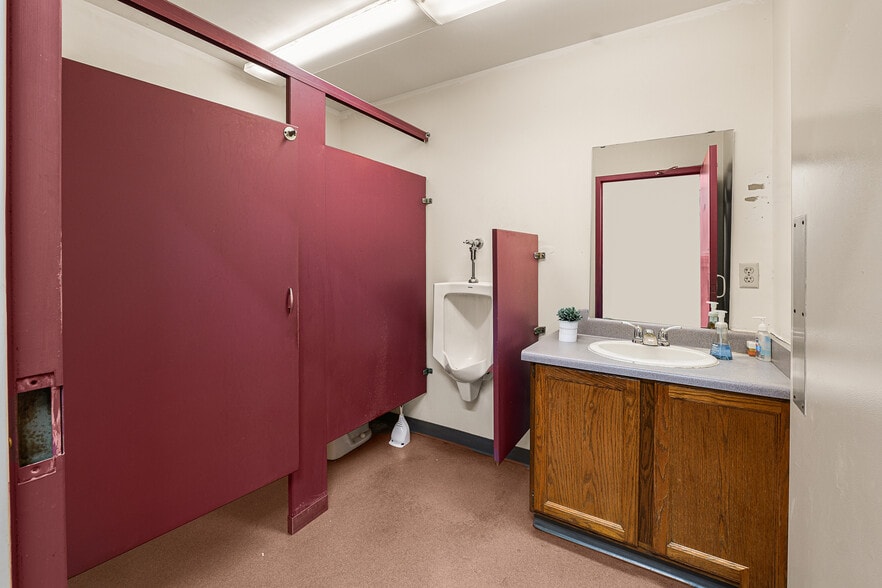 More Photos Of 254 Winnebago Dr, Fond Du Lac Office For Sale