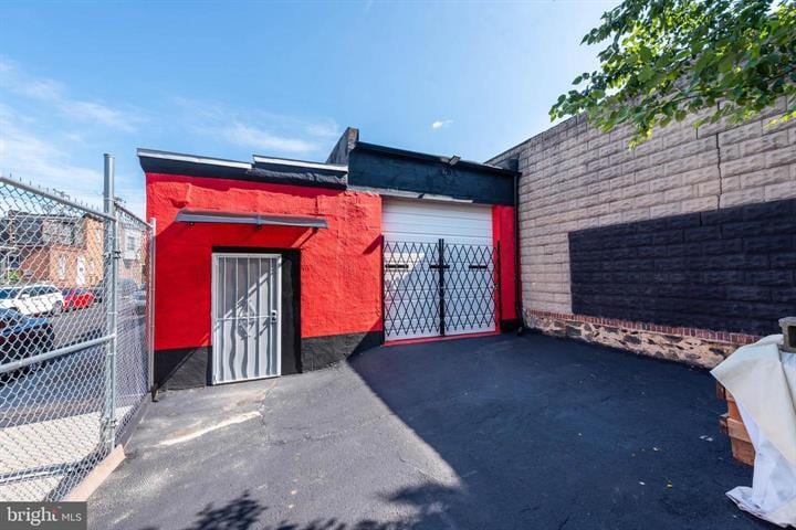 More Photos Of 625 N Streeper St, Baltimore Light Distribution For Sale