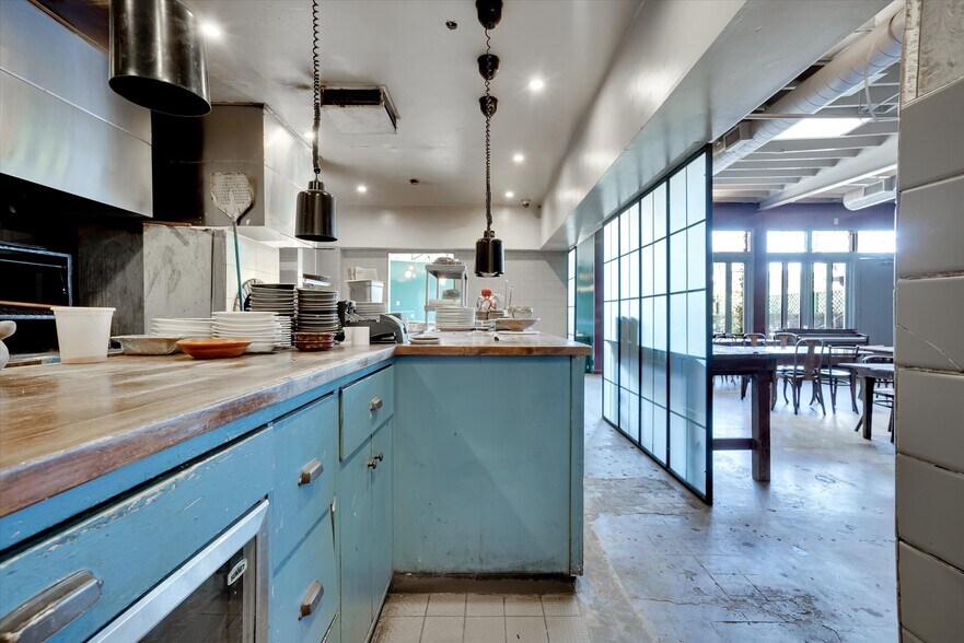 More Photos Of 7501-7507 Melrose Ave, Los Angeles General Retail For Sale