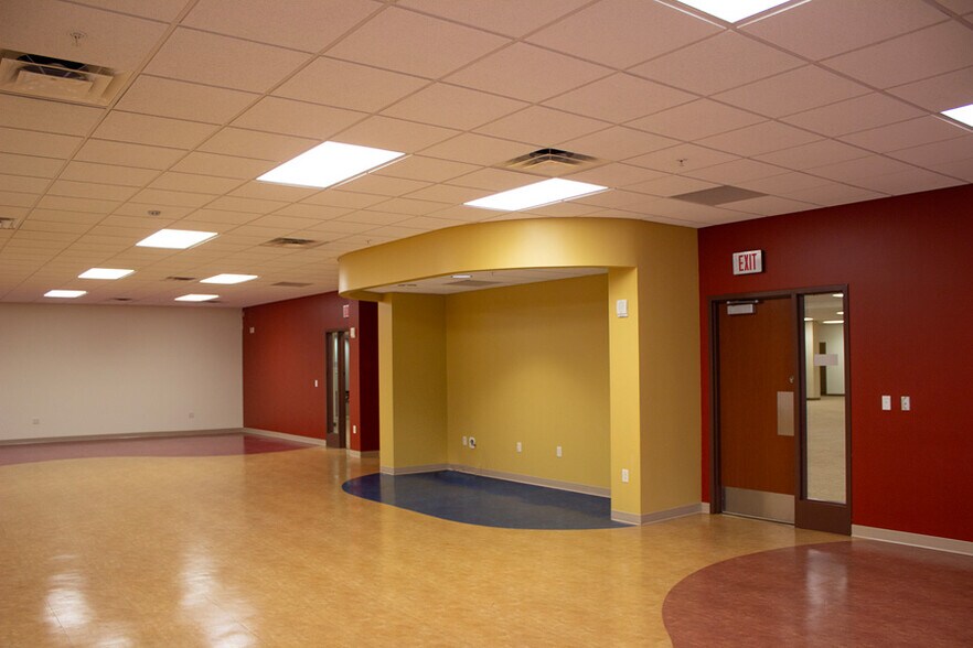 More Photos Of 313 S Capitol Ave, Lansing Office For Sale