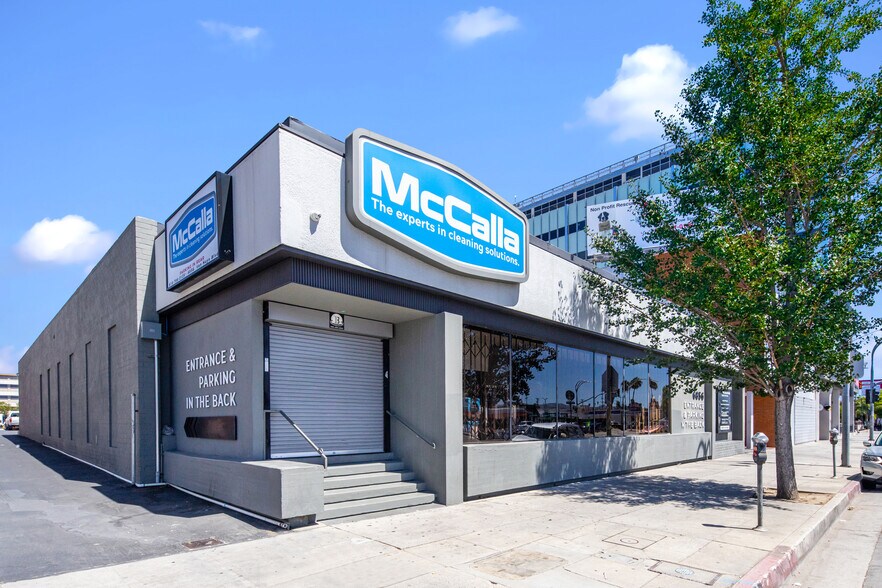 Primary Photo Of 6856 Van Nuys Blvd, Van Nuys Freestanding For Sale
