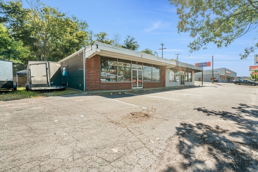 More Photos Of , Clarksville General Retail For Sale