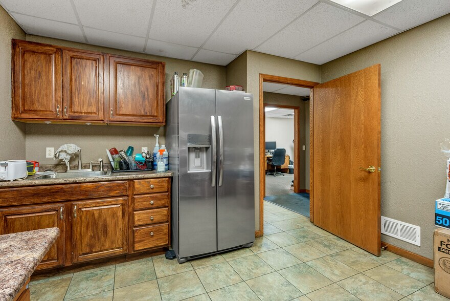More Photos Of 1800 SE 9th St, Newton Manufacturing For Sale