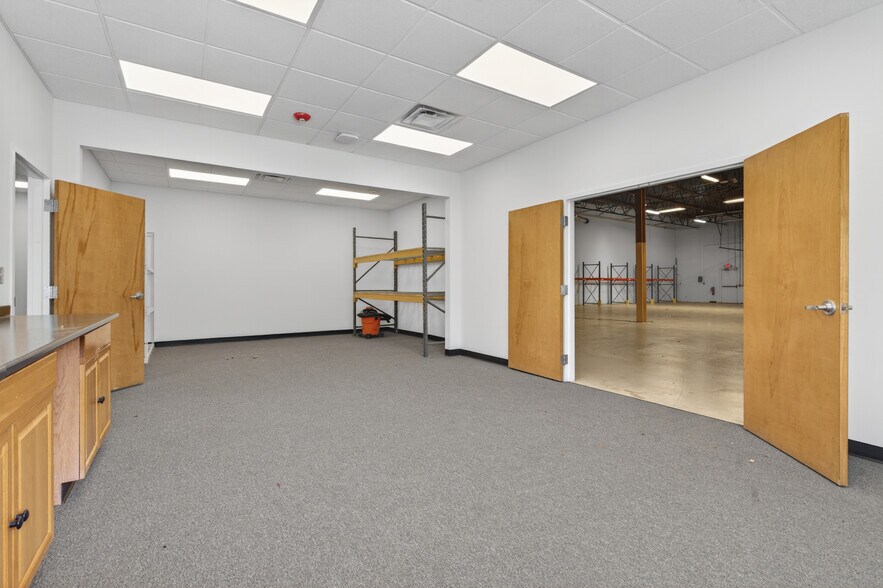 More Photos Of 2 Raymond Dr, Havertown Light Manufacturing For Lease