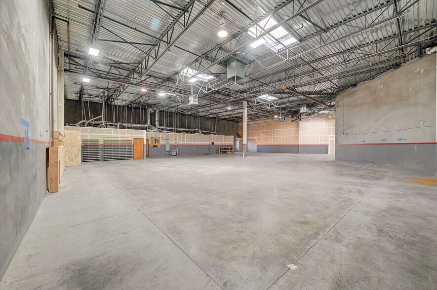 More Photos Of 3908 Civic Center Dr, North Las Vegas Distribution For Lease