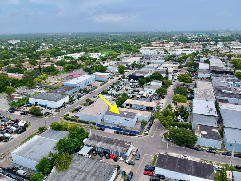 More Photos Of 5751 Dawson St, Hollywood Warehouse For Lease