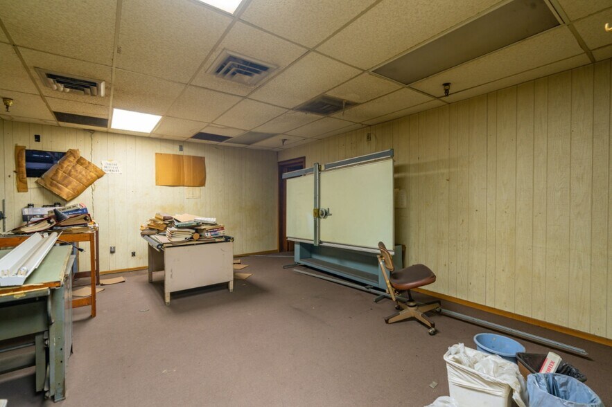 More Photos Of 621 Dana St NE, Warren Manufacturing For Lease