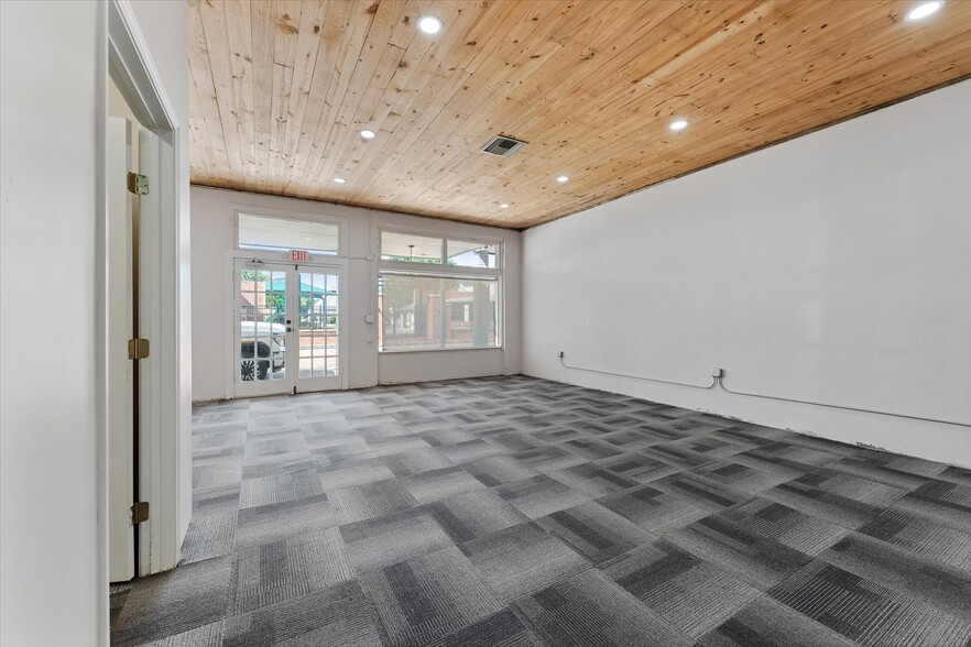 More Photos Of 313 E Main St, Humble Showroom For Sale