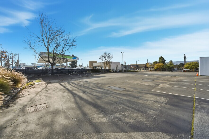 More Photos Of 450 Veterans Blvd, Redwood City Unknown For Lease