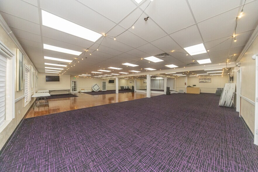 More Photos Of 3131 N MacArthur Blvd, Bethany Office For Sale